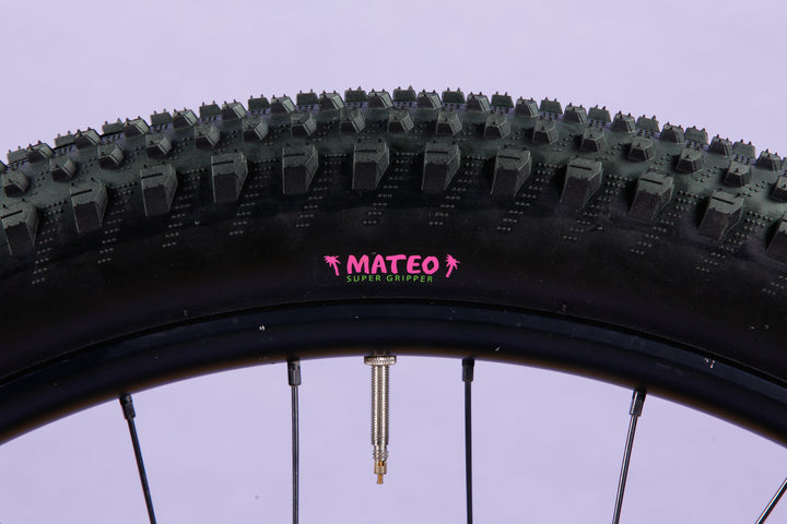 Crust Mateo Super Gripper 26+ Tire