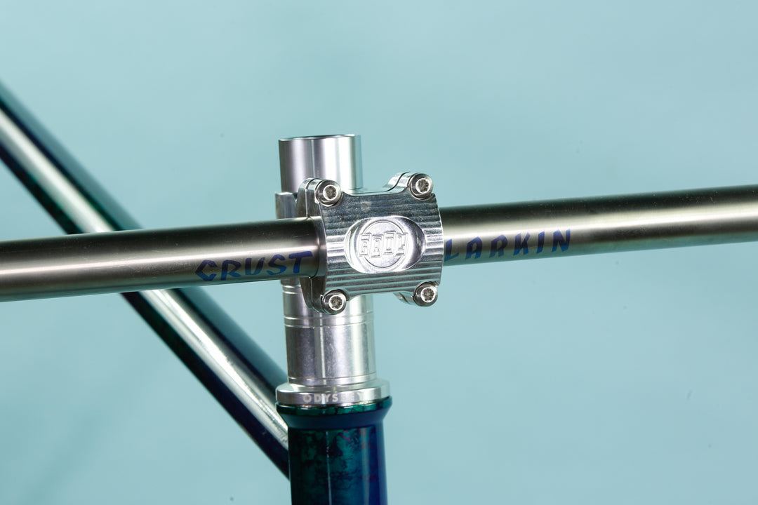 Larkin X Crust Titanium Juan Martin Bar