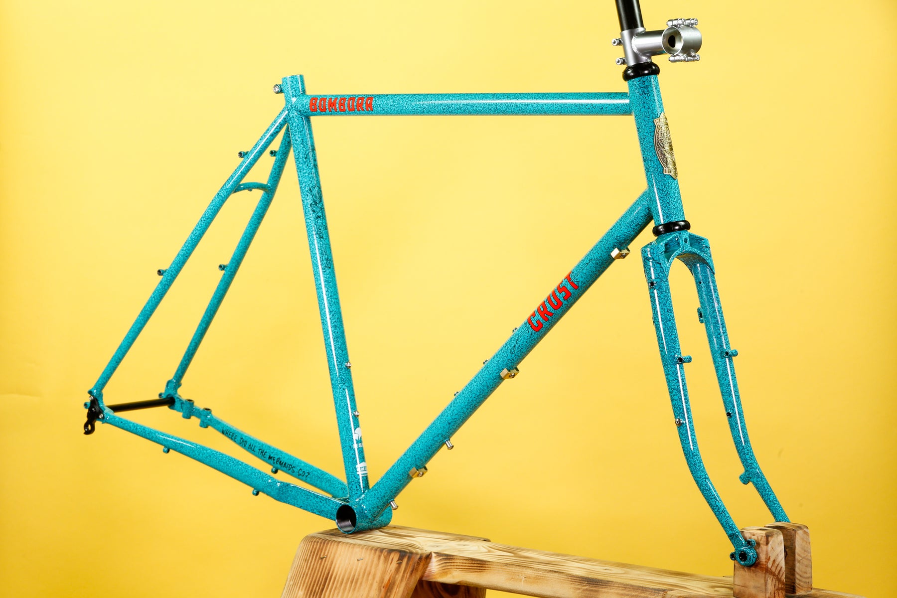 CRUST　BIKES BOMBORA　2024年製美品 CRUST BIKES BOMBORA 2024年製美品 BOMBORA IS NEW CRUST FRAME