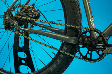 ※yujigokigen　MOUNTAIN RYTHYM　コンガ Izumi V Super Toughness Single Speed Chain – Crust Bikes